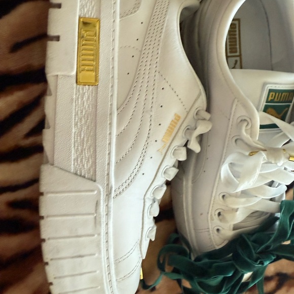 PUMA Women's Platform Sneakers White with Gold Plaque, velvet laces 8.5 - Picture 3 of 7